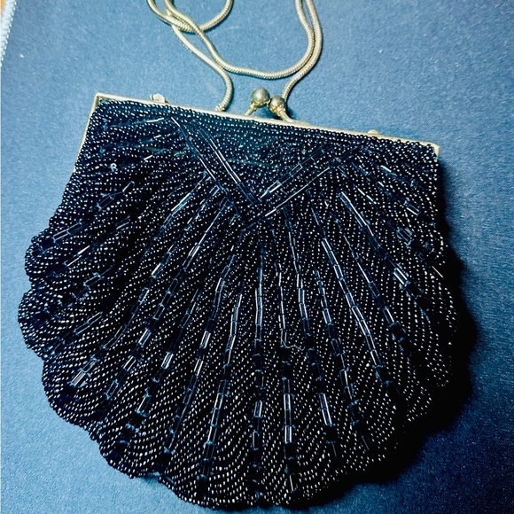 VTG Blk Beaded Clamshell Clutch Evening Bag Gold Metal Chain Scalloped Art Deco - Picture 4 of 4